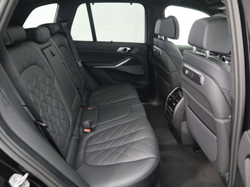 Used 2026 Black Sapphire Metallic BMW xDrive40i image 24