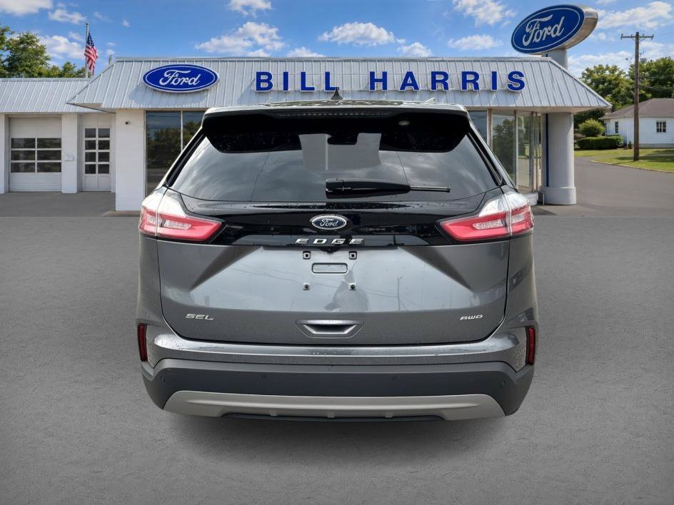Used 2024 Gray Ford SEL image 6