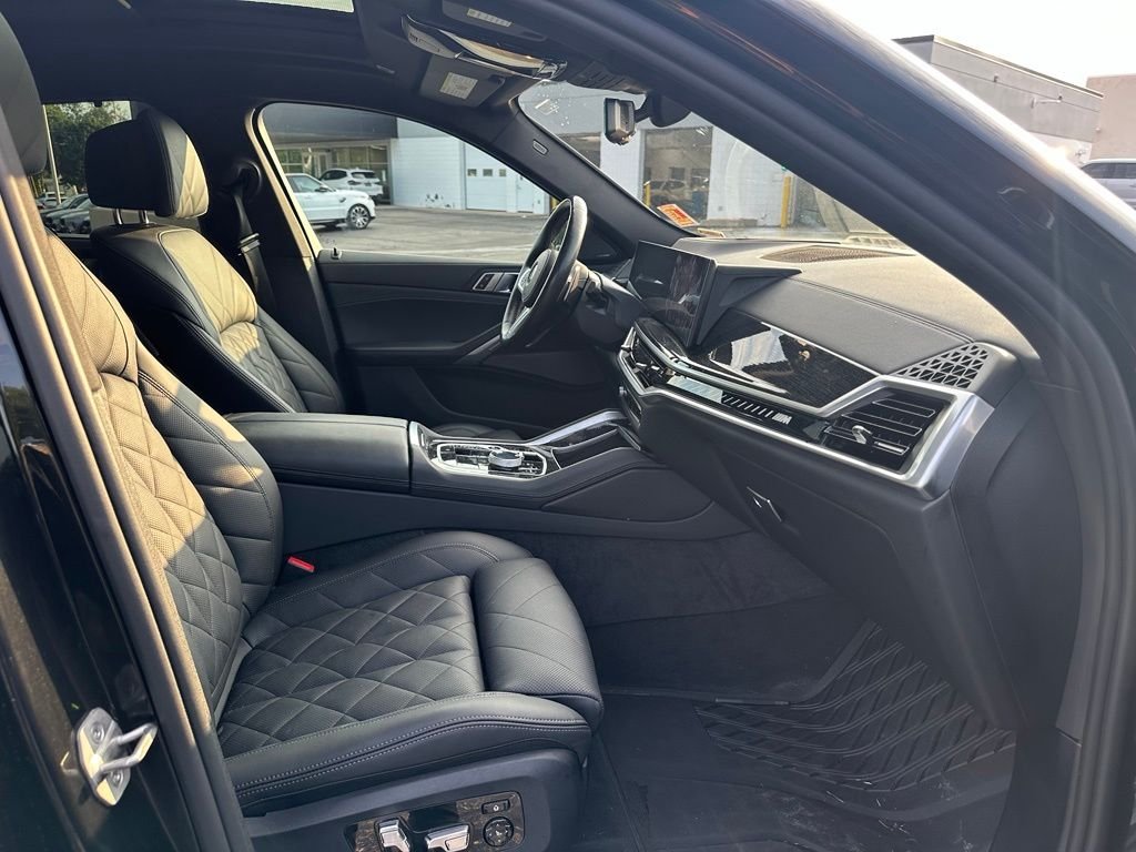 Used 2024 Black Sapphire Metallic BMW M60i image 7