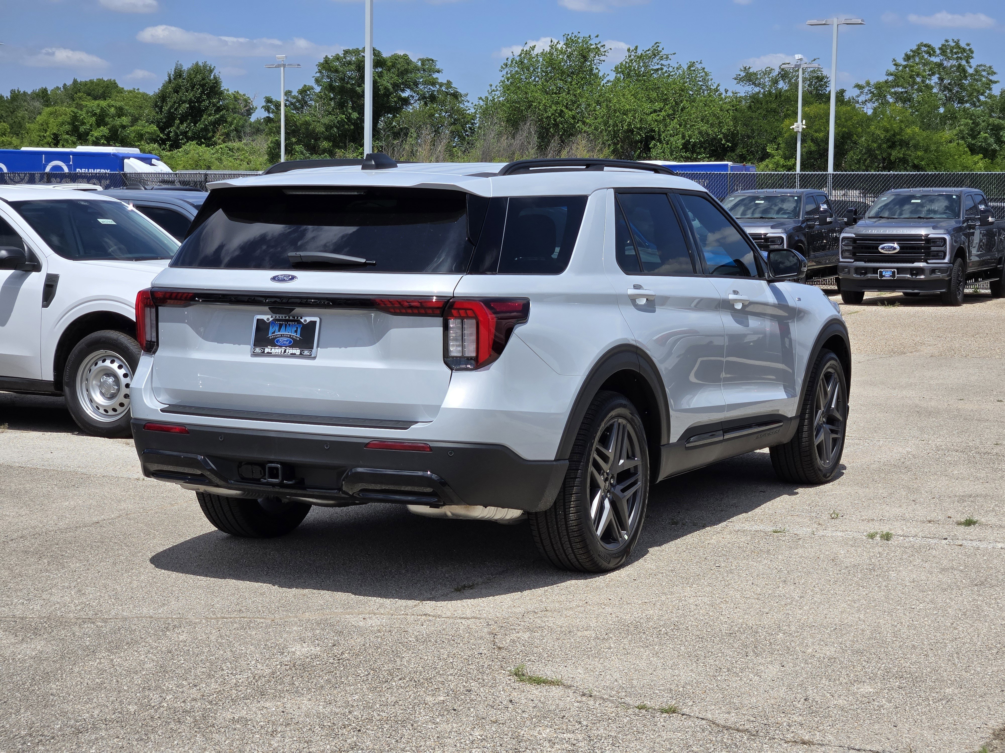New 2026 Space White Metallic Ford ST-Line image 4