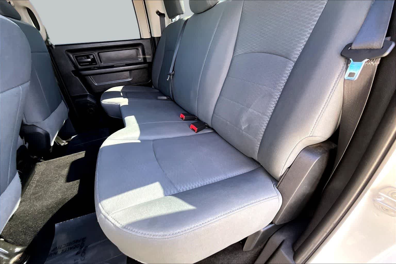 Used 2015 Bright Silver Metallic Clearcoat Ram Express image 20