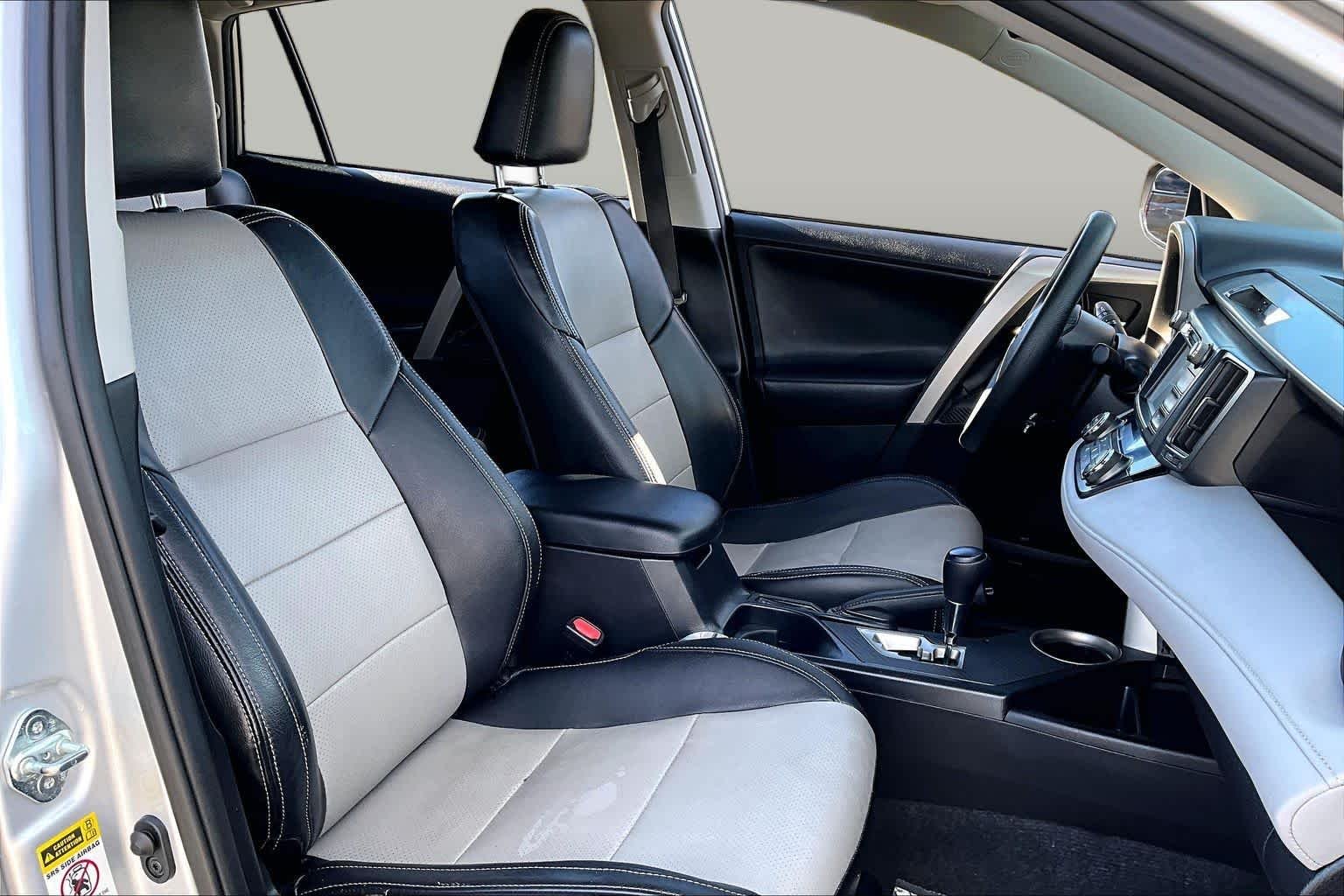 Used 2015 Classic Silver Metallic Toyota XLE image 8