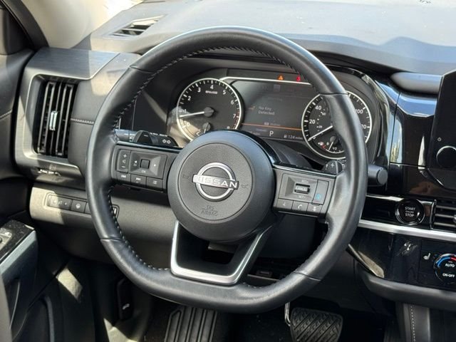 Used 2025 Everest White Pearl Tricoat Nissan SL image 26