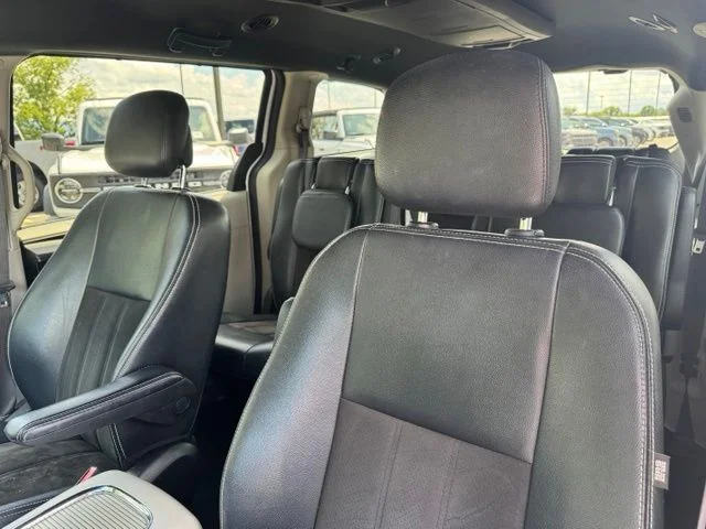 Used 2019 White Dodge SXT image 24
