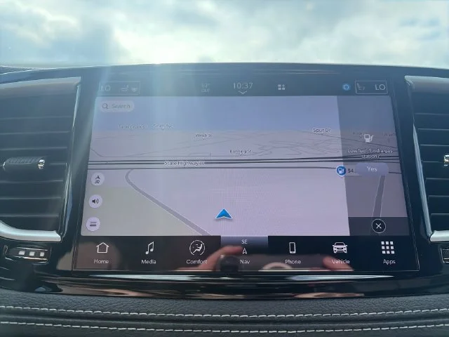 New 2027 Diamond Black Crystal Pearl-Coat Paint Chrysler Limited image 19