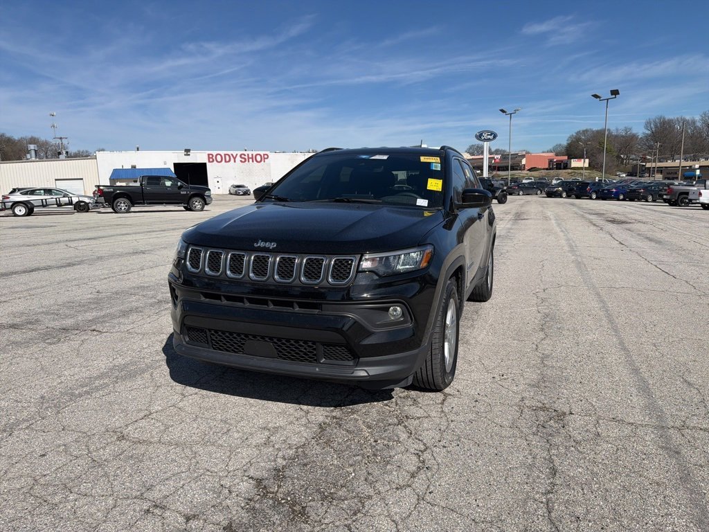 Used 2024 Jeep Compass Latitude with VIN 3C4NJDBN0RT577260 for sale in Kansas City