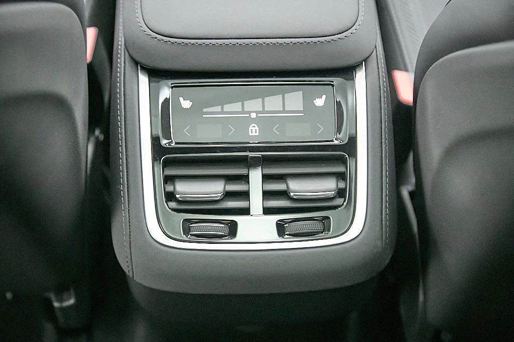 2026 Volvo XC90 Plus - Photo 24