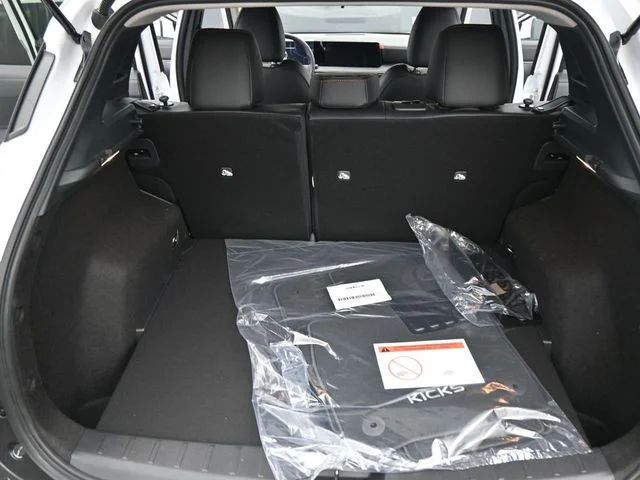 2025 Nissan Kicks SR - Photo 13