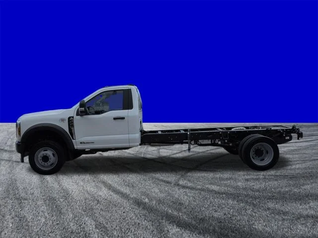 New 2026 Oxford White Ford F-450® XL image 7