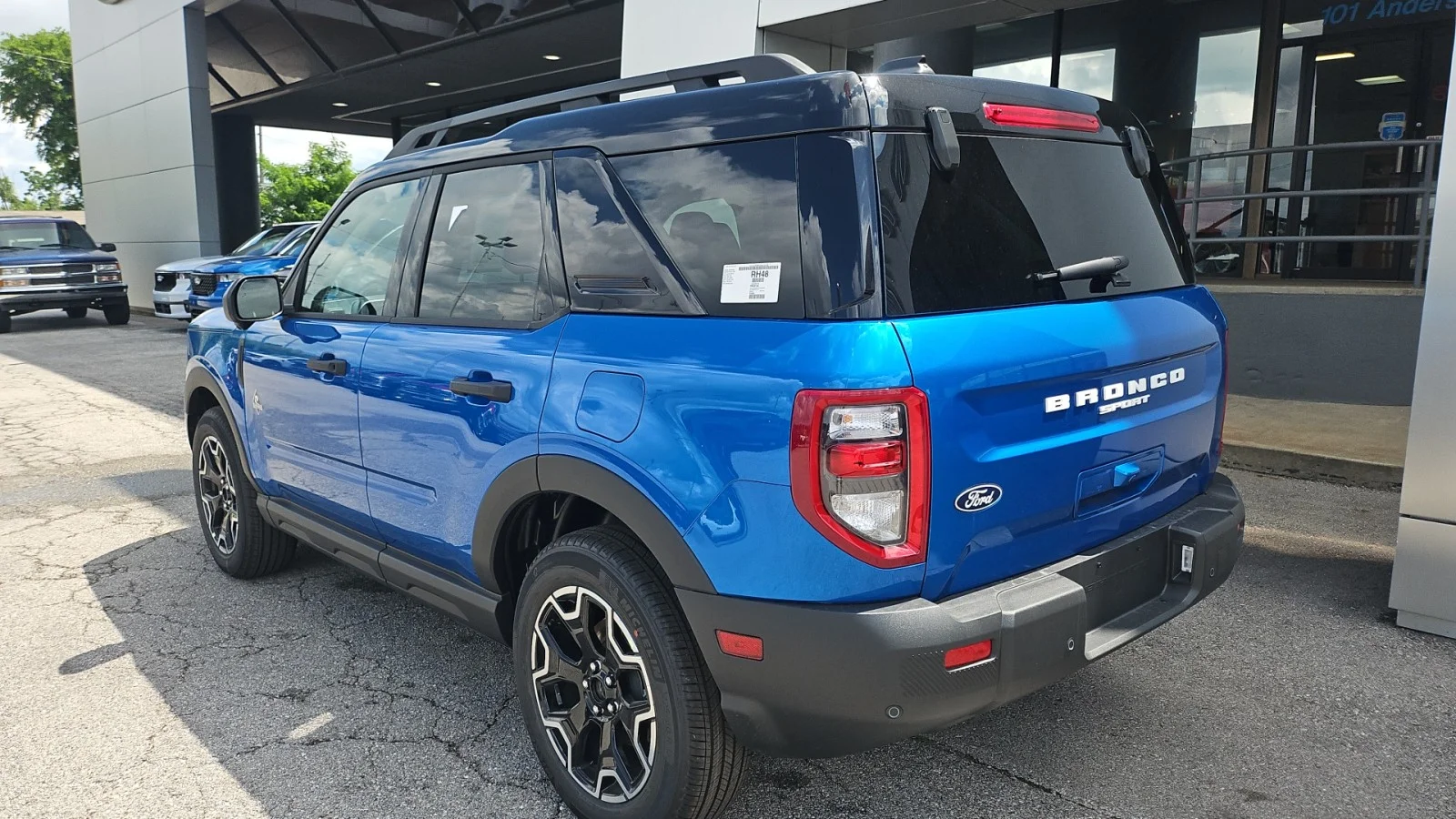 New 2026 Velocity Blue Metallic Ford Outer Banks 4WD image 3