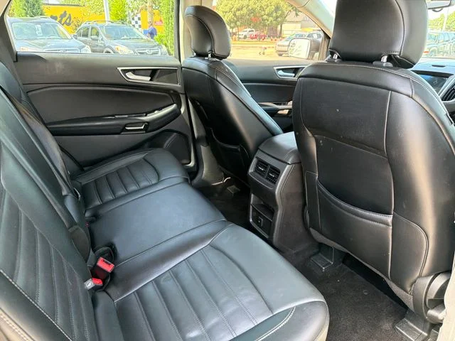 Used 2017 Gray Ford SEL image 27
