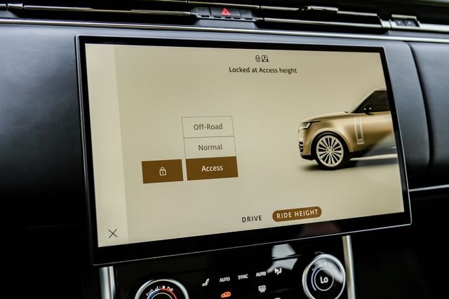 Used 2022 Fuji White Land Rover SE image 38