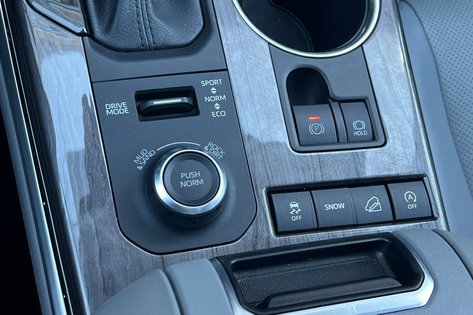 Certified Used 2022 Wind Chill Pearl Toyota Platinum image 23