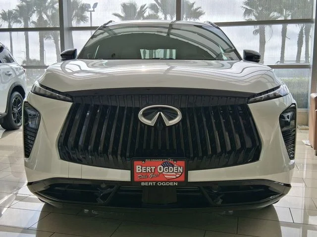 New 2027 RADIANT WHITE INFINITI Luxe AWD image 2
