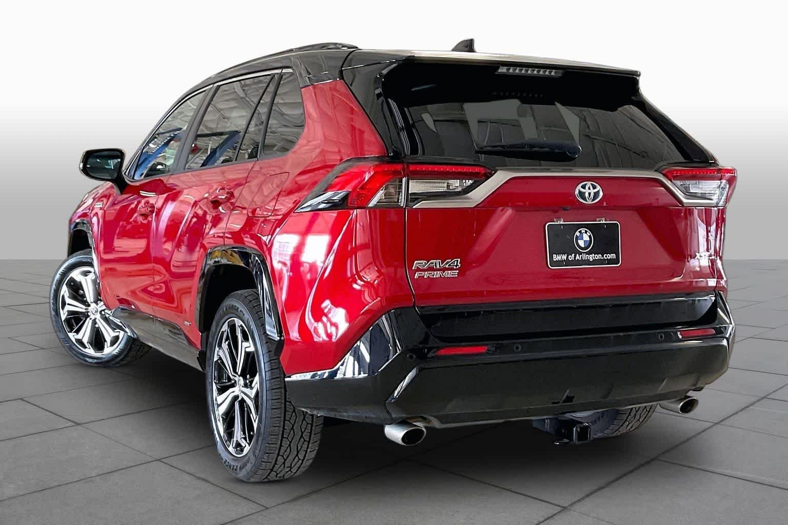 Used 2022 Supersonic Red/Midnight Black Metallic Toyota XSE image 11