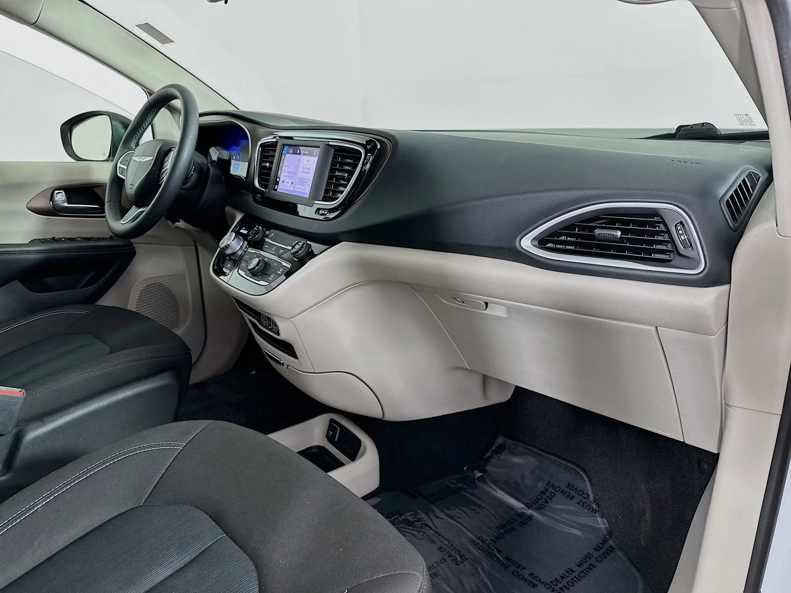 Used 2023 White Chrysler LX image 30