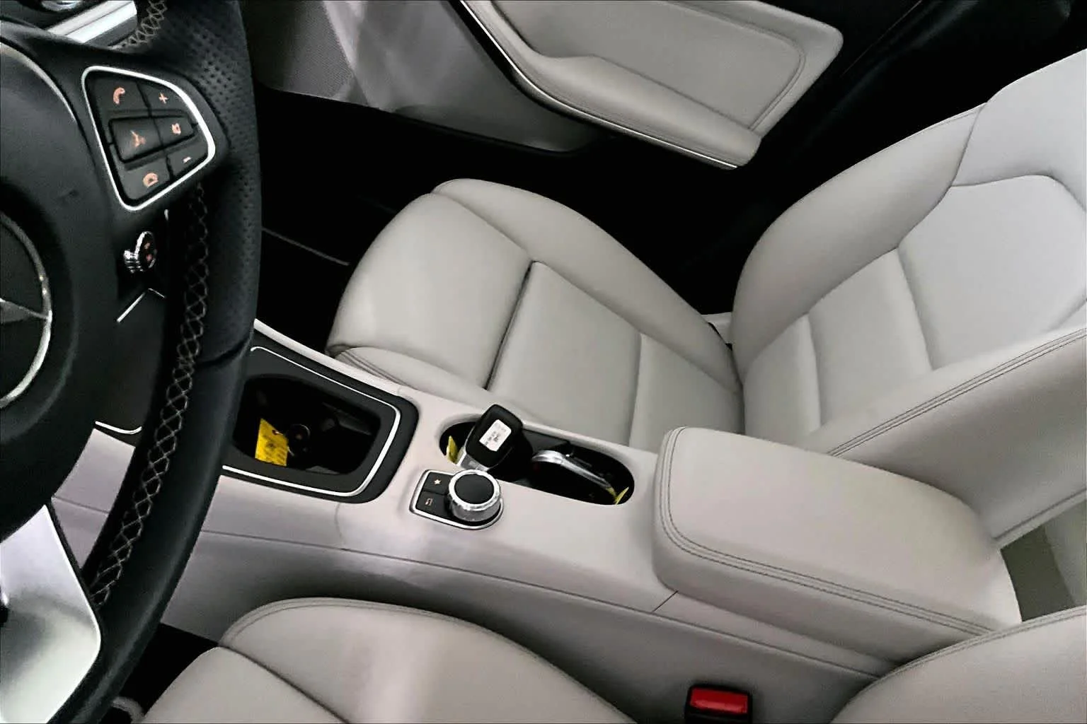 Used 2018 Polar White Mercedes-Benz GLA 250 image 17