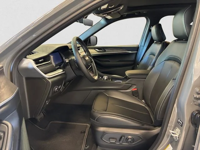 New 2027 Gray Jeep Limited image 10