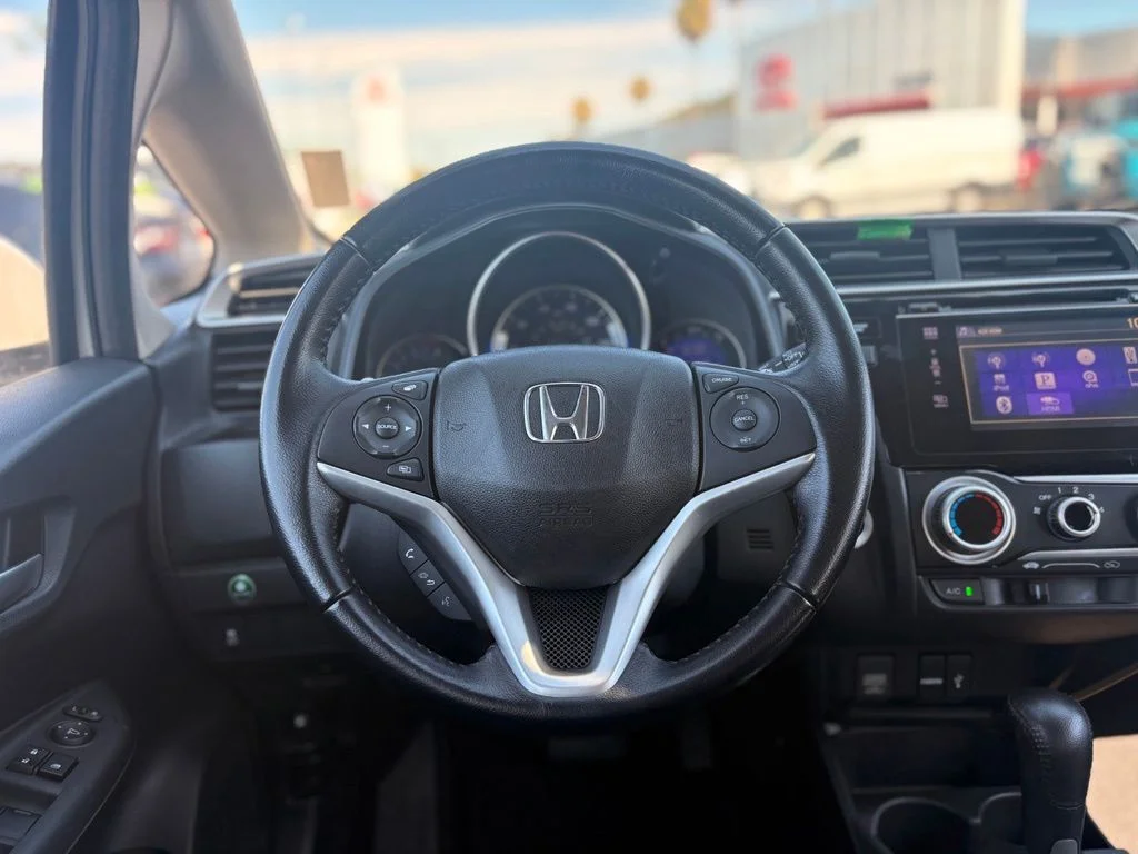 Used 2017 White Honda EX-L image 23