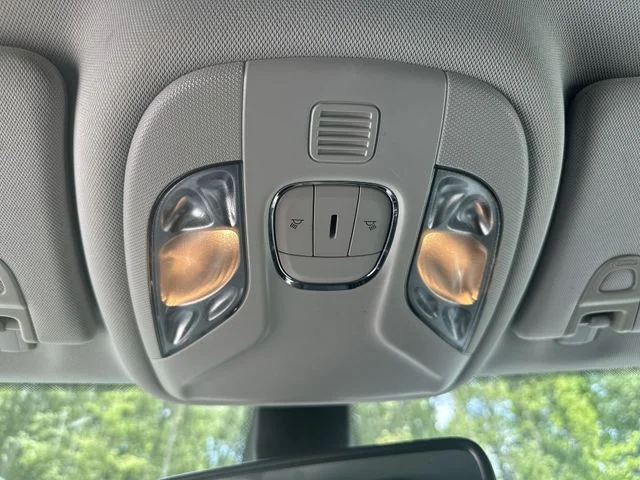 Used 2019 Red Jeep Latitude image 38