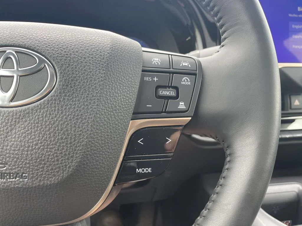 2023 Toyota Crown Limited - Photo 17