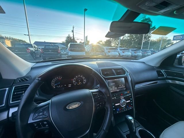 Used 2016 Black Ford Platinum image 28