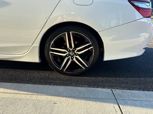 Used 2016 White Honda Sport image 9
