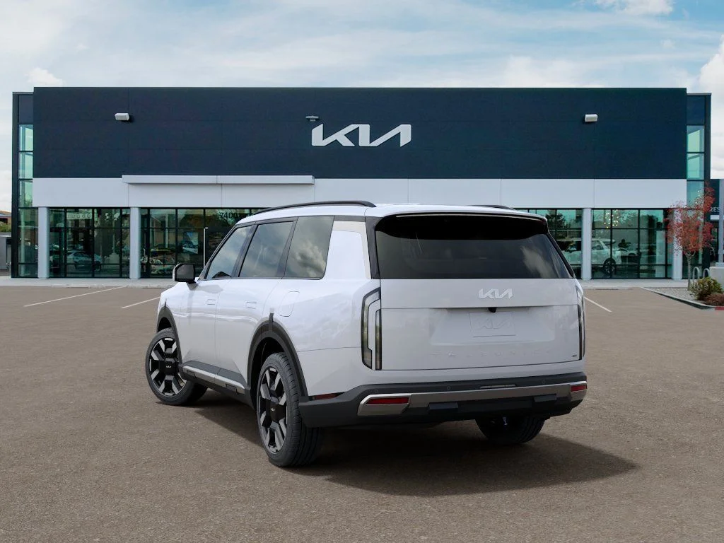 New 2027 White Kia S image 4