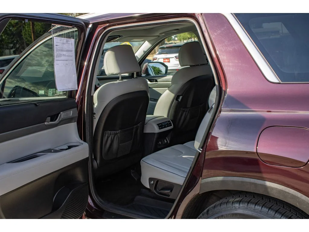 Used 2024 Sierra Burgundy Hyundai SEL 7P image 16