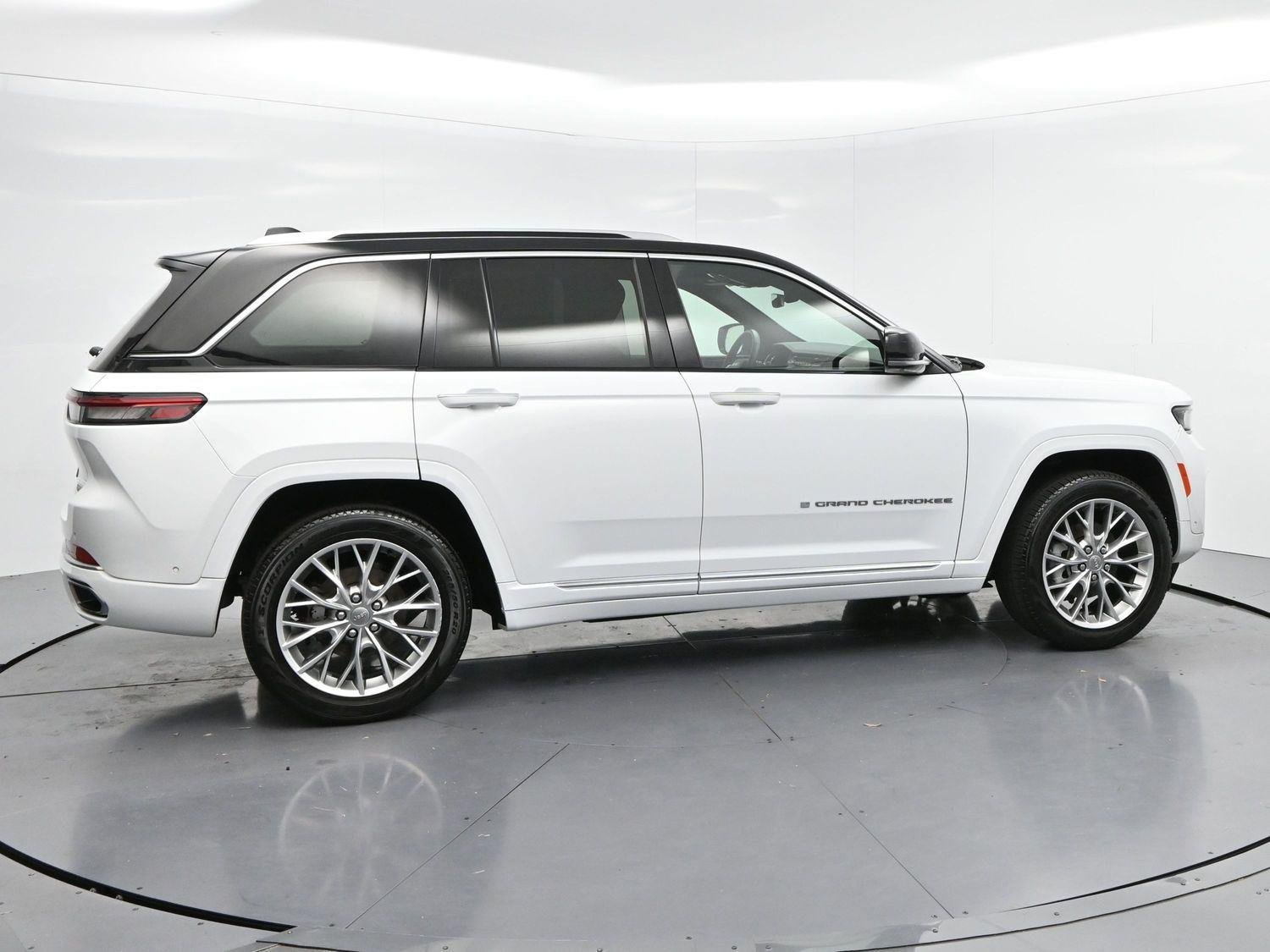 Used 2022 White Jeep Summit image 8