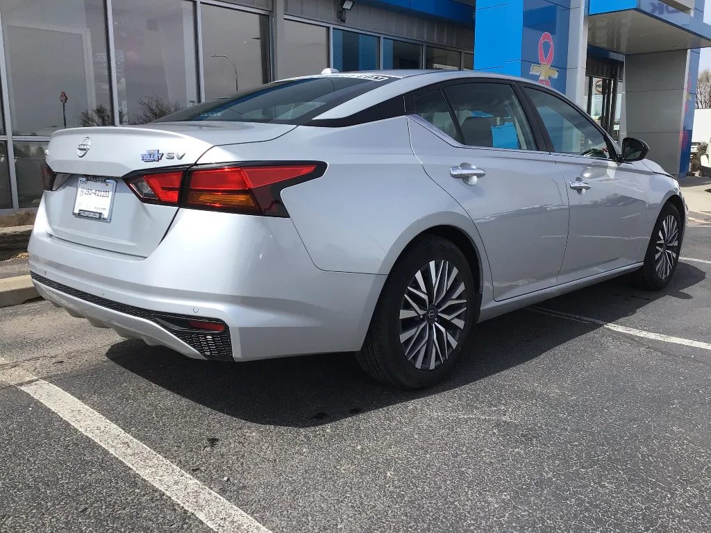 Used 2024 Brilliant Silver Metallic Nissan 2.5 SV image 5