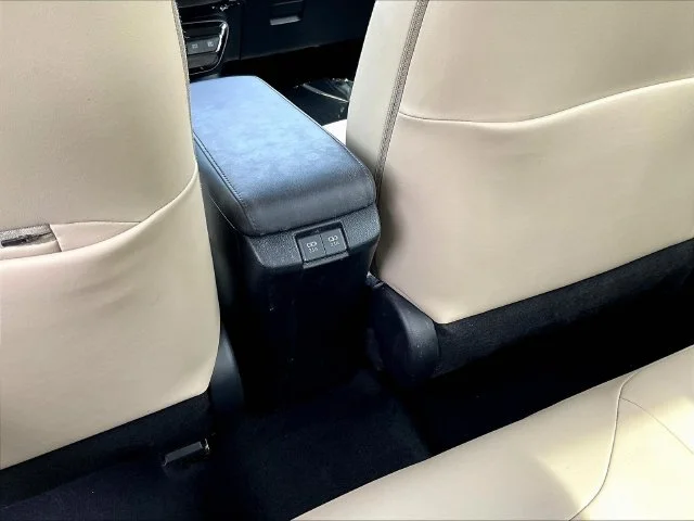 Used 2019 Beige Toyota XLE AWD-e image 10