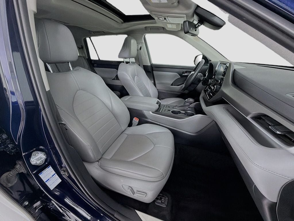 Used 2022 Blueprint Toyota XLE AWD image 30