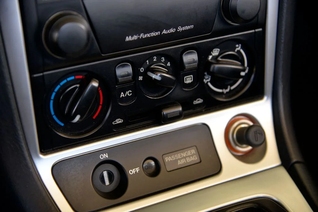 Used 2003 Silver Mazda Base image 23