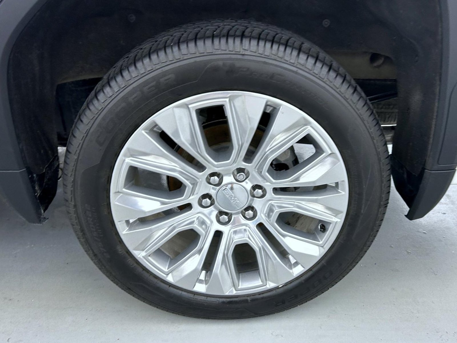 Used 2021 White GMC Denali image 24