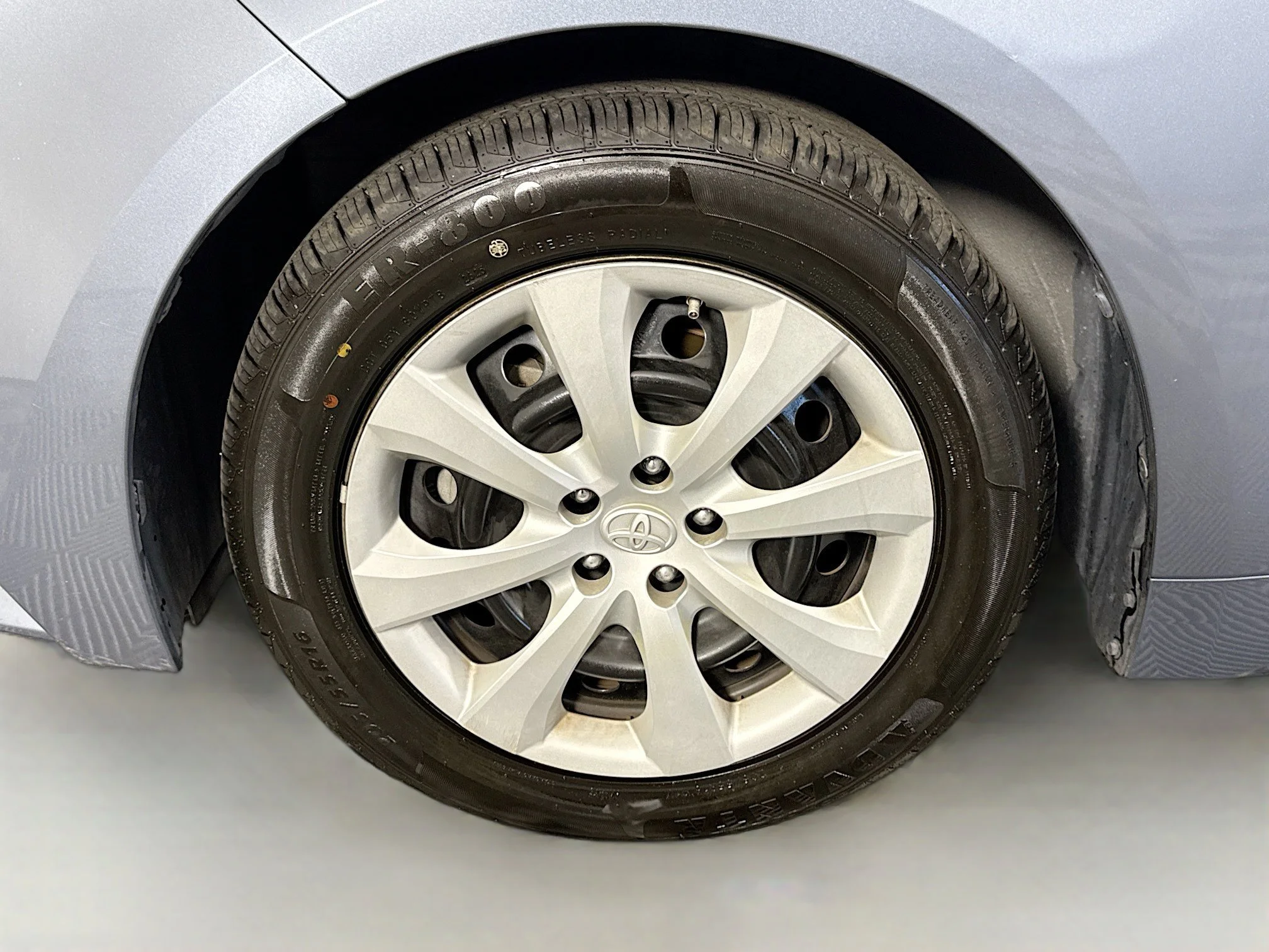 Used 2022 Celestite Toyota LE image 33