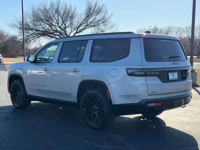 New 2026 Silver-Zynith Exterior Paint Jeep Limited Reserve image 5
