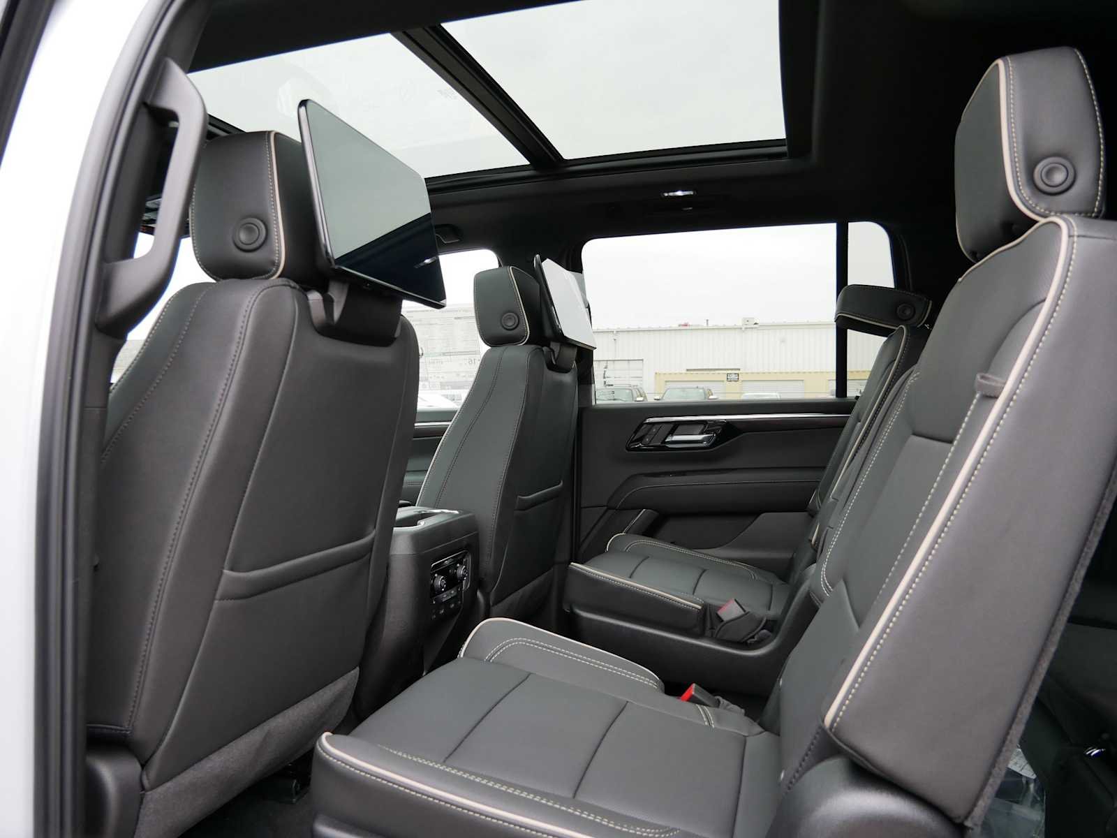 2026 Chevrolet Suburban Premier - Photo 12