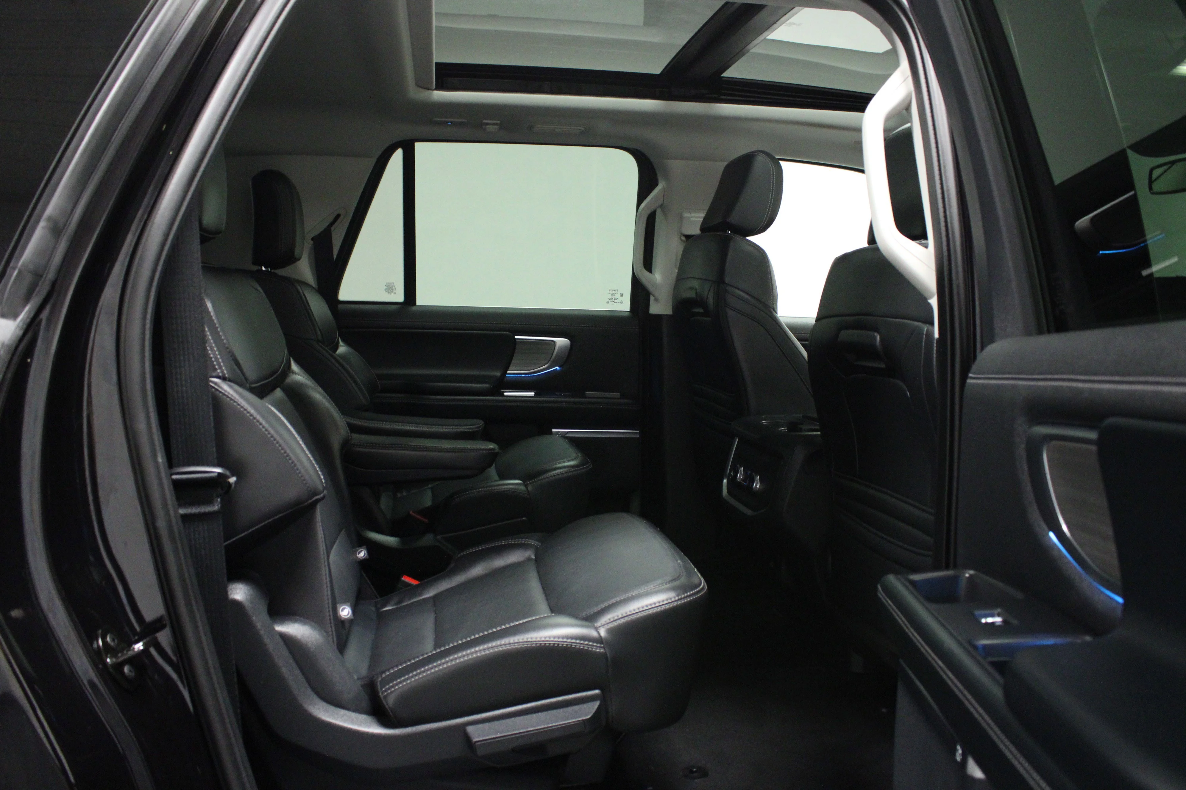Used 2025 Black Metallic Ford Platinum image 16