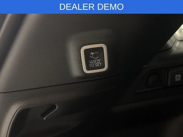 New 2026 Diamond Black Crystal Pearl-Coat Exterior Paint Jeep Altitude image 32