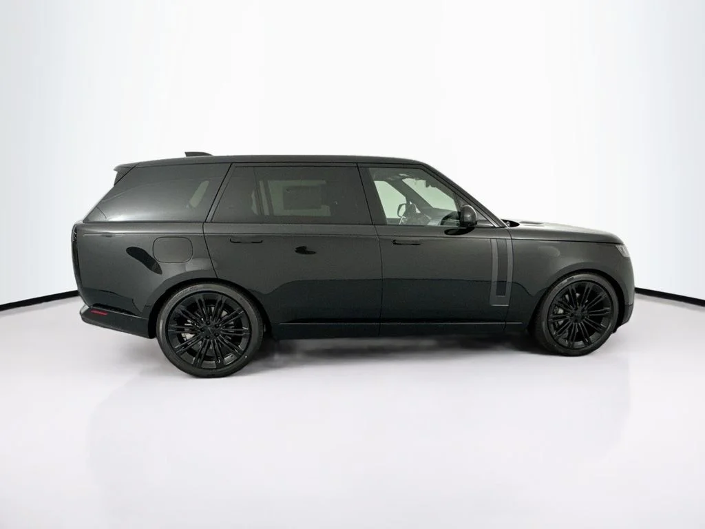 New 2026 Santorini Black Land Rover SE image 4