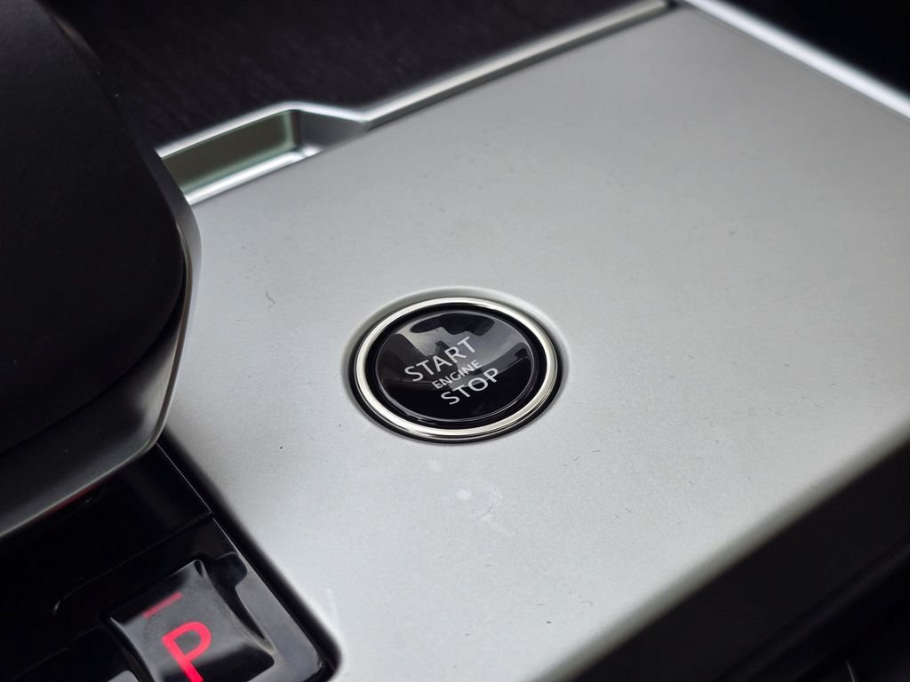 New 2026 Carpathian Grey LAND ROVER SE 7 Seats image 25