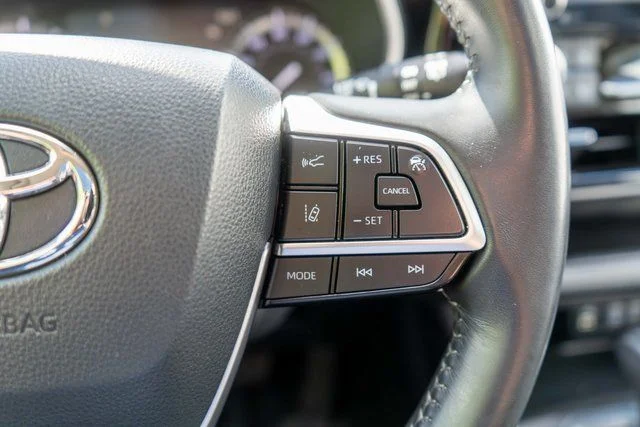 Used 2022 Gray Toyota XLE image 30