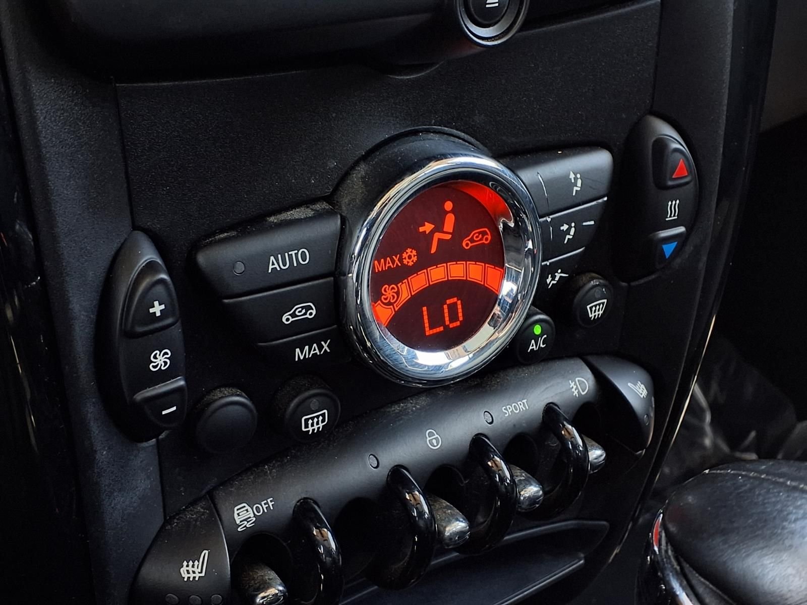 Used 2016 White MINI Base image 9