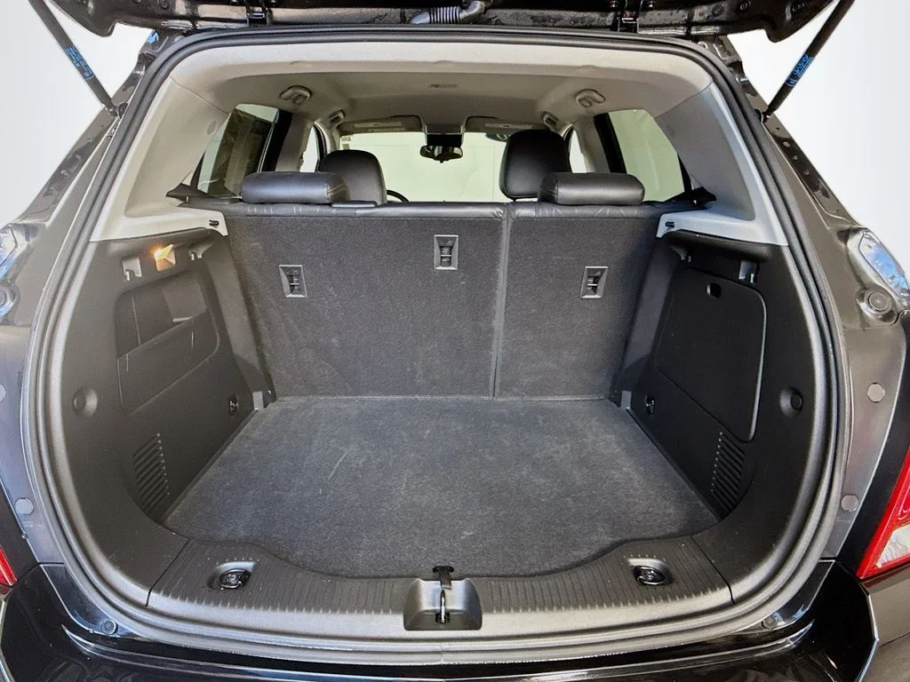 Used 2020  Chevrolet LT image 24