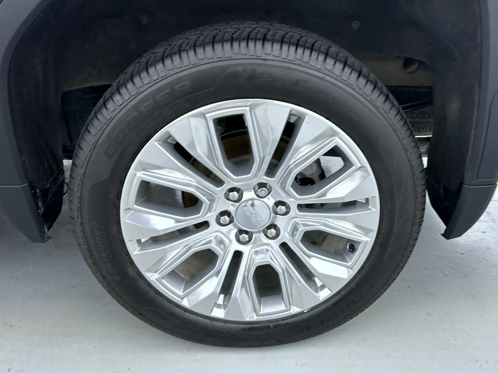 Used 2021 White GMC Denali image 24