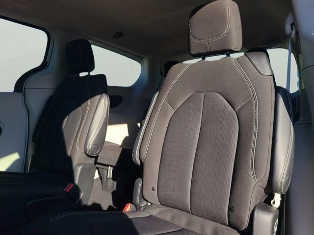 Used 2023 White Chrysler LX image 8