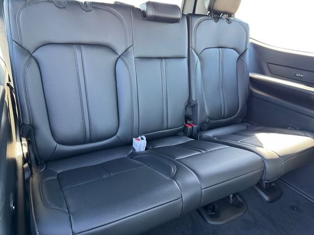 New 2026 Bright White Clear-Coat Exterior Paint Jeep  image 19