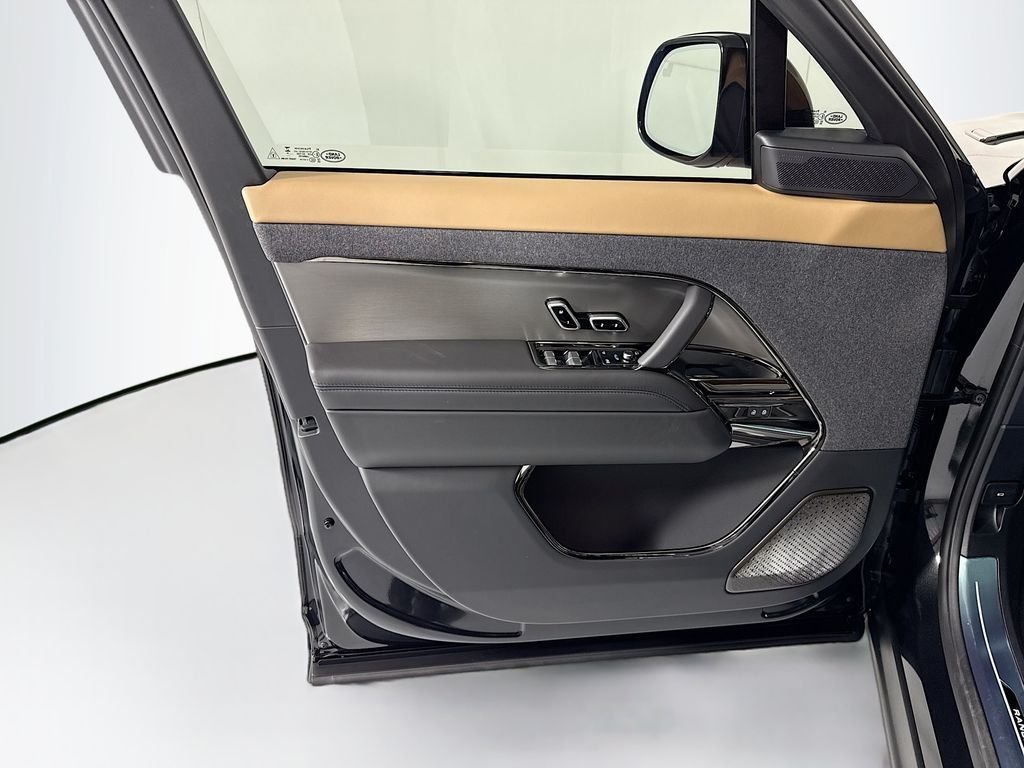 New 2026 Santorini Black LAND ROVER Dynamic SE image 26