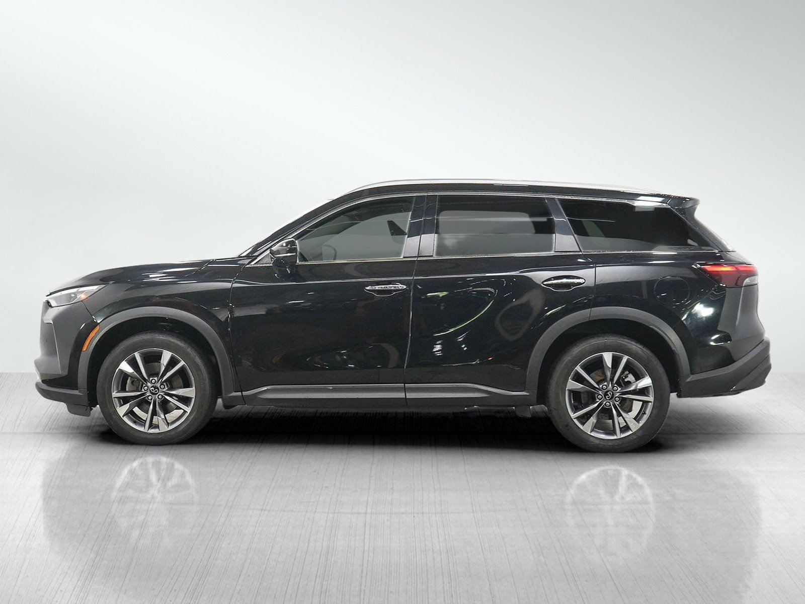 Used 2023 Mineral Black INFINITI LUXE image 2